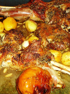 Una foto de Paletilla de cordero lechal horno con manteca y romero