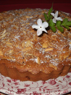 Una foto de Bizcocho relleno de peras y manzana