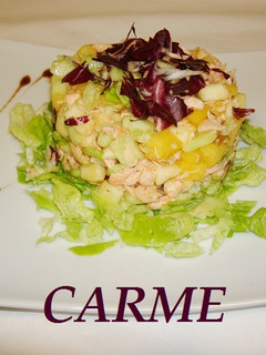 Una foto de Tartar de salmón fresco