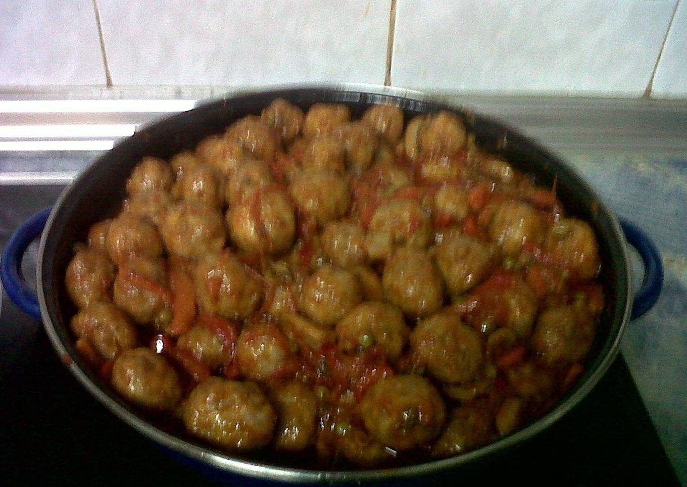 Albóndigas tradicionales con verduras
