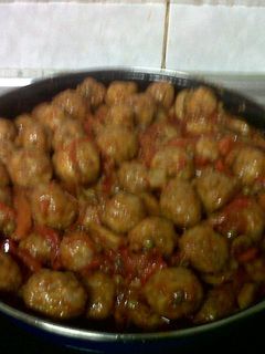 Una foto de Albóndigas tradicionales con verduras