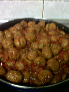Una foto de Albóndigas tradicionales con verduras