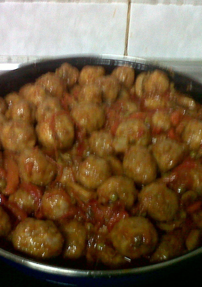 Una foto de Albóndigas tradicionales con verduras