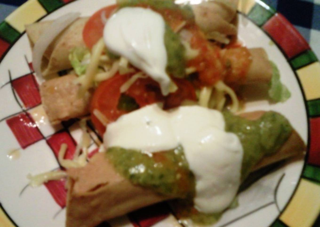 Tacos dorados muy mexicanos