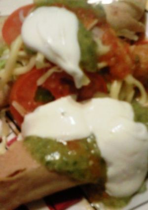 Una foto de Tacos dorados muy mexicanos