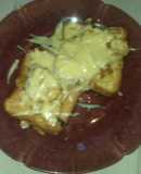 Tostada francesa con queso y manzana