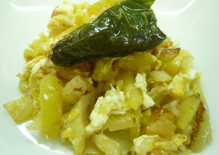 Revuelto de bacalao y patatas fritas