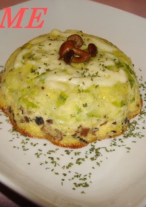 Una foto de Pastel de calabacín y setas