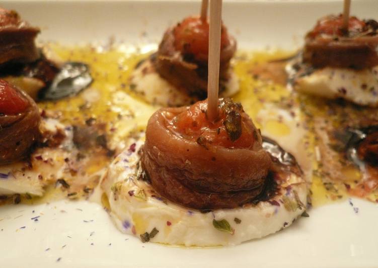 Pinchito de tomate cherry queso mozzarela y anchoa