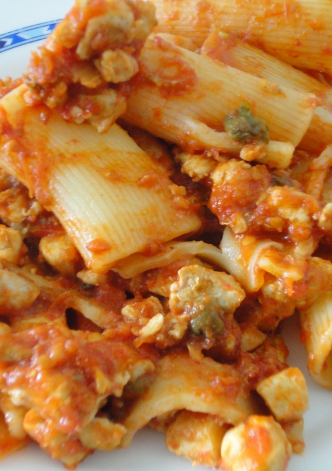 Una foto de Rigatoni con ragú de bonito del Norte