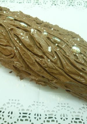 Una foto de Tronco de Navidad de trufa relleno de crema
