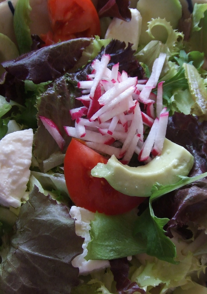 Una foto de Ensalada de aguacate con mayonesa de granada