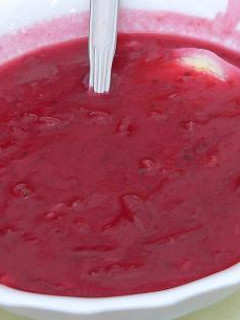 Una foto de Barszcz (sopa de remolacha)