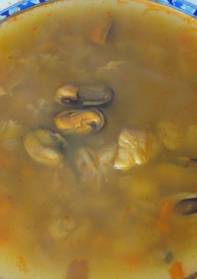 Una foto de Sopa con mariscos gallegos