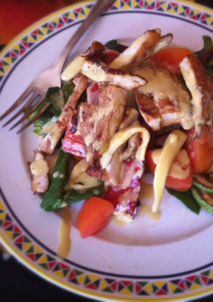 Una foto de Ensalada de pollo fresca