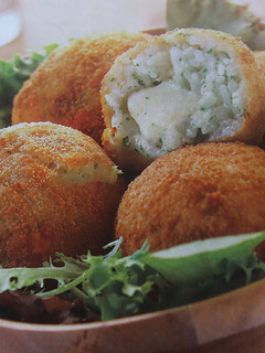 Una foto de Arancini rellenos de mozzarella