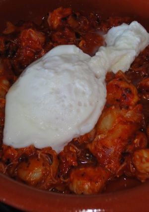 Una foto de Huevos escalfados a la gallega