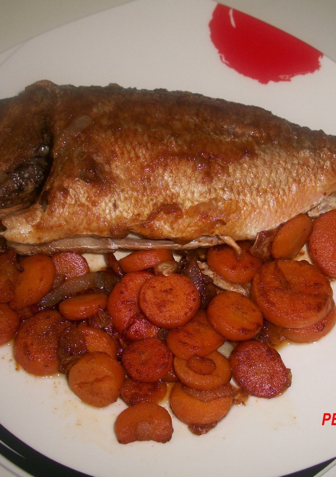 Una foto de Pagel con verduras en escabeche