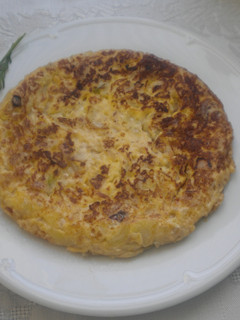 Una foto de Tortilla de calabacín y cebolla