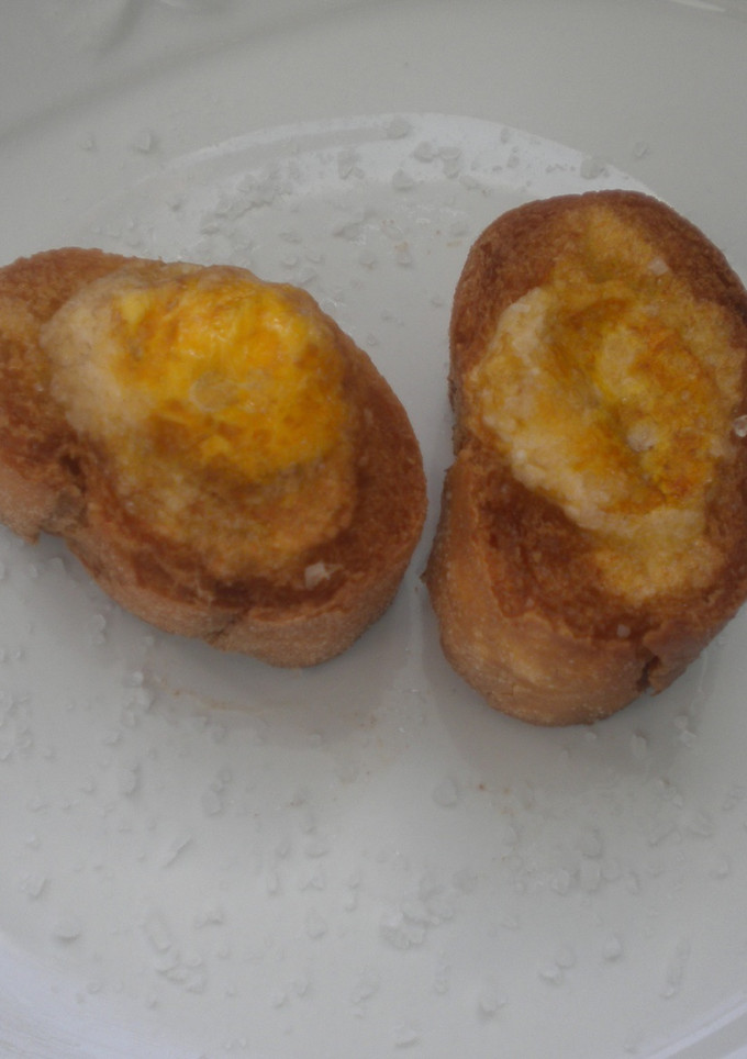 Una foto de Nido de pan con huevos de codorniz
