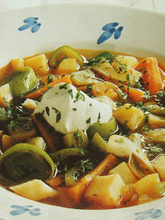 Una foto de Sopa de verduras con queso mascarpone