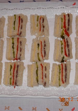 Una foto de Canapés multicolores