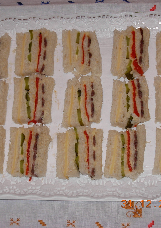 Una foto de Canapés multicolores