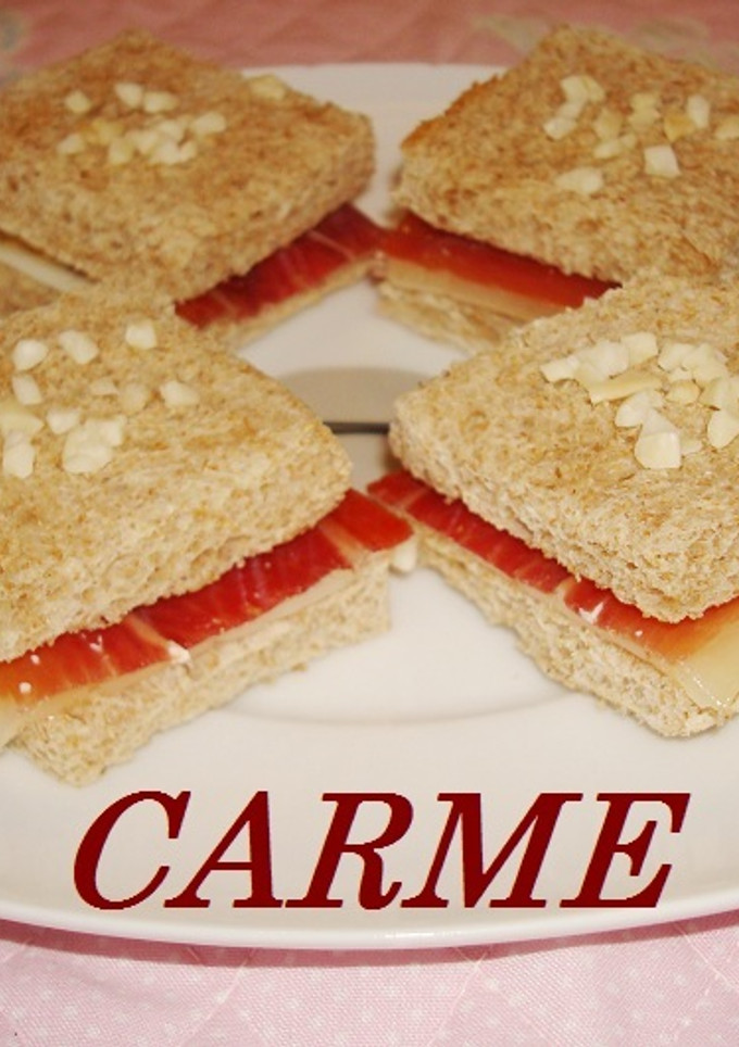 Una foto de Bocaditos integrales de jamón y queso