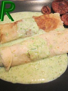 Una foto de Crêpes de espárragos con su salsa