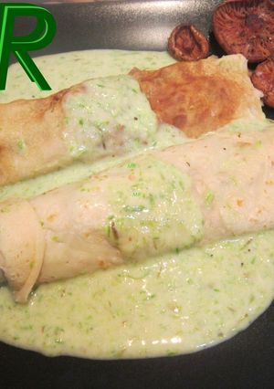Una foto de Crêpes de espárragos con su salsa