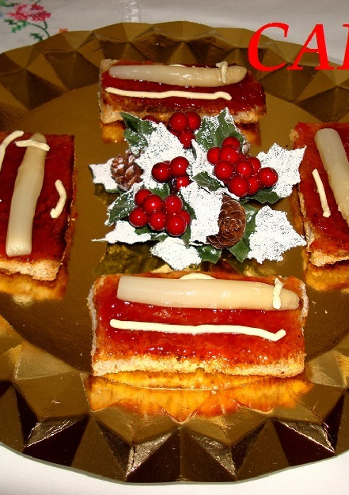 Una foto de Canapés de espárragos y mermelada de tomate