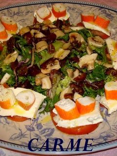 Una foto de Ensalada completa con mozzarella y surimi