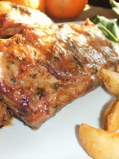 Una foto de Costillas de cerdo ibérico con salsa de mandarinas