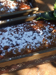 Una foto de Plum cake navideño de nueces y chocolate