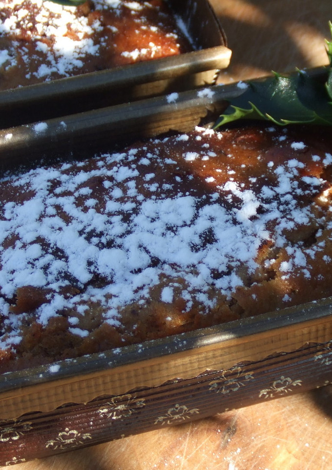 Una foto de Plum cake navideño de nueces y chocolate