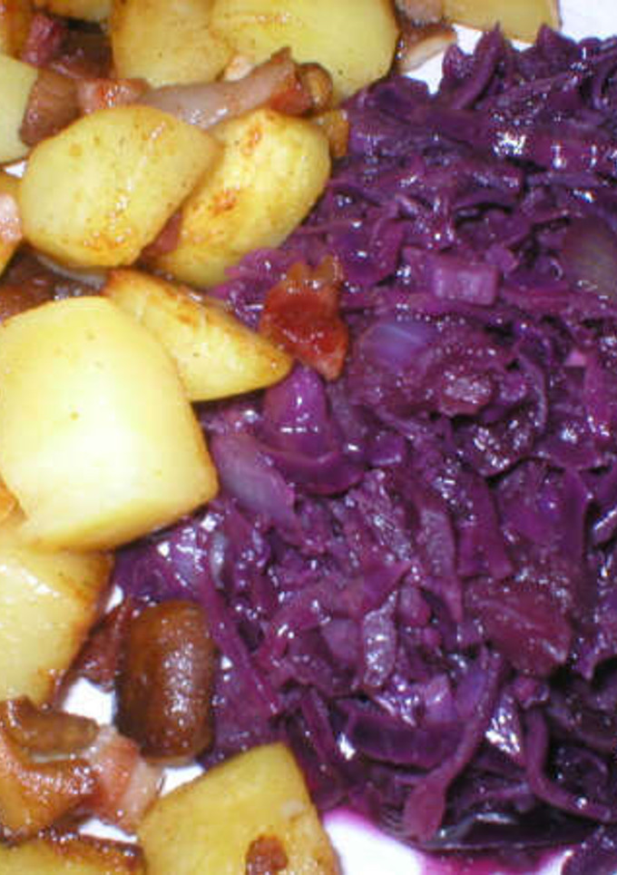 Una foto de Col roja con manzana