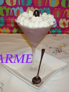 Una foto de Mousse de uvas negras y requesón