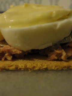 Una foto de Pintxo de atún, sardinillas y huevo