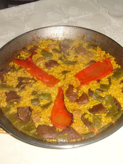 Una foto de Paella de magro y rovellones