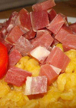 Foto principal de Guisantes amarillos con jamón serrano