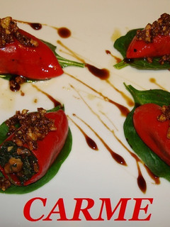 Una foto de Pimientos del piquillo rellenos de espinacas