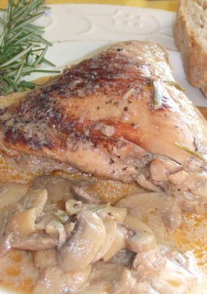 Una foto de Guisado portugués de pollo con champiñones