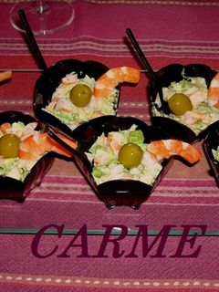 Una foto de Tulipas rellenas de cóctel de langostinos para aperitivos