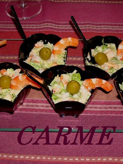 Una foto de Tulipas rellenas de cóctel de langostinos para aperitivos