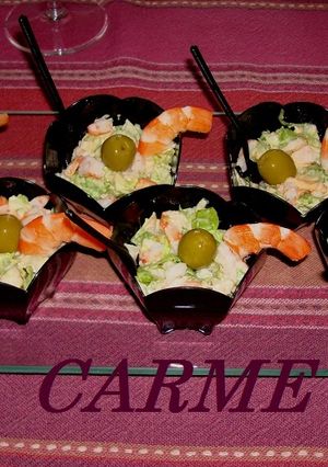 Una foto de Tulipas rellenas de cóctel de langostinos para aperitivos