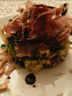 Una foto de Ensalada de pistachos y virutas de foia