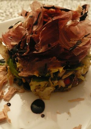 Una foto de Ensalada de pistachos y virutas de foia