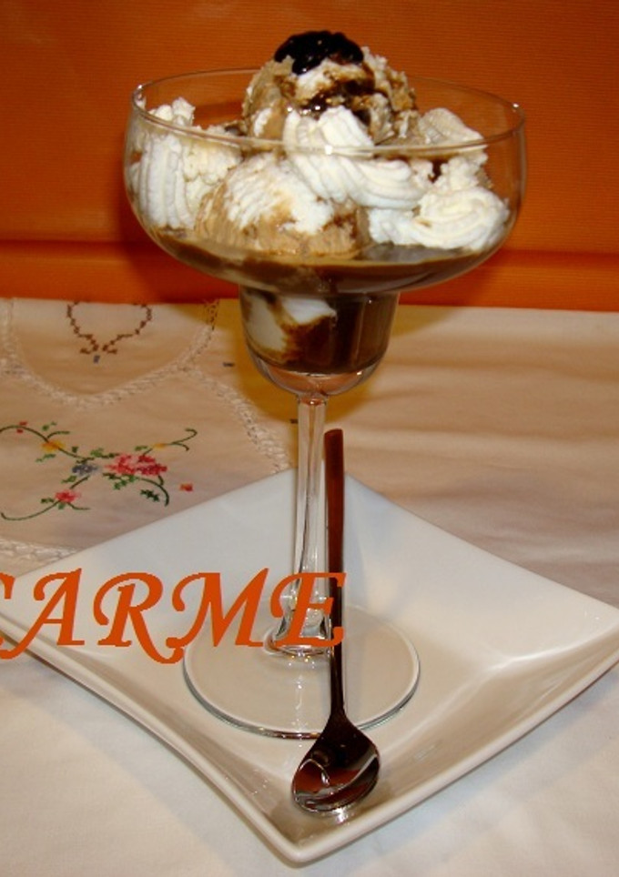 Una foto de Postre de café y helado