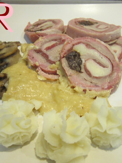Una foto de Solomillo ibérico relleno ibérico con salsa de membrillo