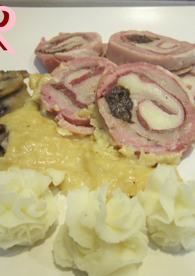 Una foto de Solomillo ibérico relleno ibérico con salsa de membrillo